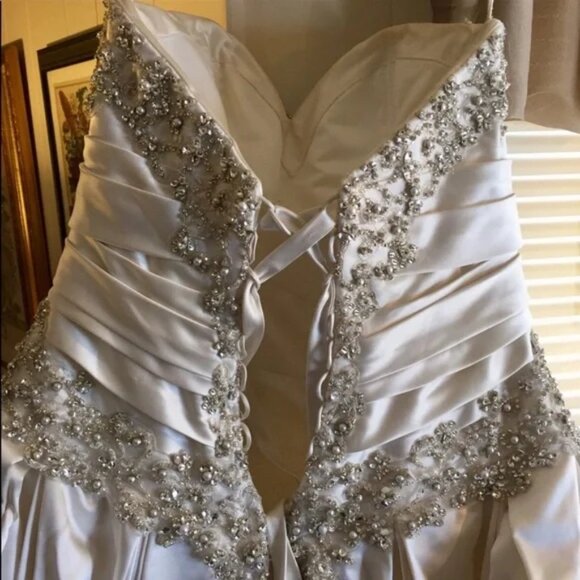 COPY - Wedding dress Allure bridal 9003 - Picture 2 of 6